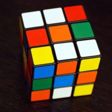 Rubik-kockát készítettek polimerekből vegyészek adattárolás céljából Rubik-kockát készítettek polimerekből vegyészek adattárolás céljából