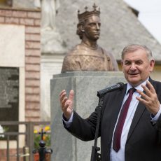 Szent Imre-szobrot avattak a Veszprém megyei Szentimrefalván Szent Imre-szobrot avattak a Veszprém megyei Szentimrefalván