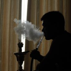 A vízipipázás veszélyesebb lehet, mint a dohányzás más formái