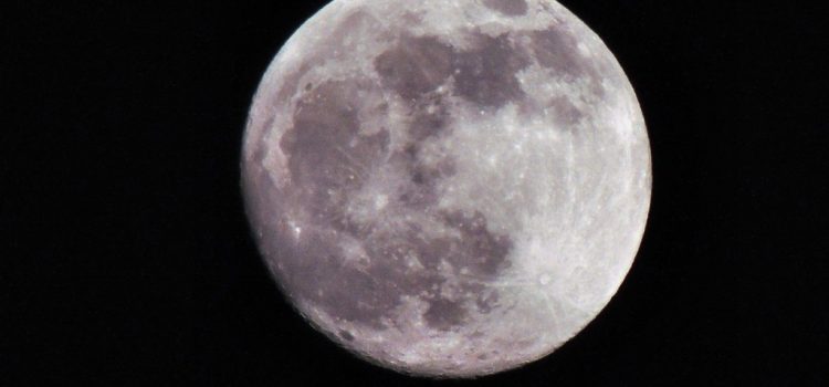 Csaknem 50 év után nyitottak fel a NASA kutatói egy Holdról származó mintát