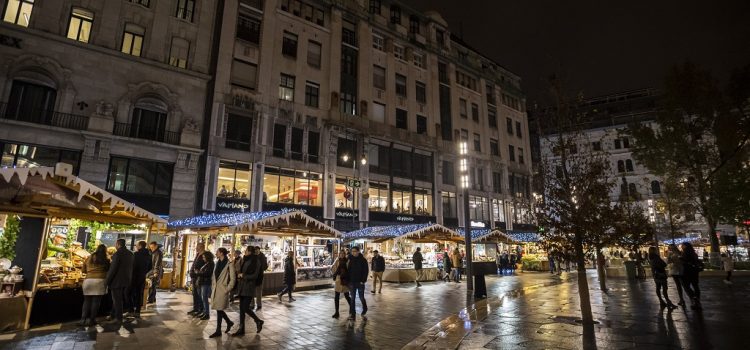 Advent – A megújult Vörösmarty téren várja az érdeklődőket a Budapesti Téli Fesztivál és Vásár